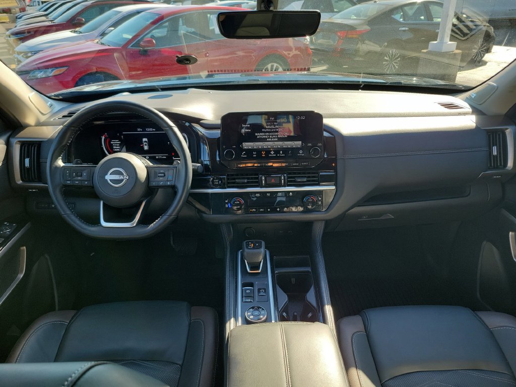 Used 2025 Nissan Pathfinder Platinum w/ Lighting Package (N92) AWD/4WD image 15