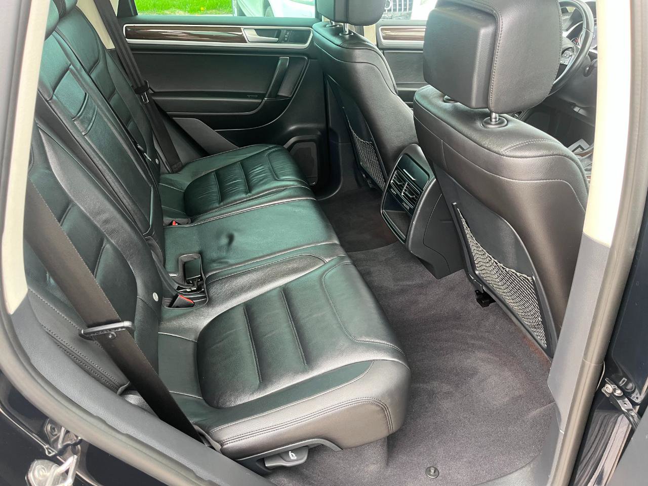 Used 2015 Volkswagen Touareg TDI AWD/4WD image 19