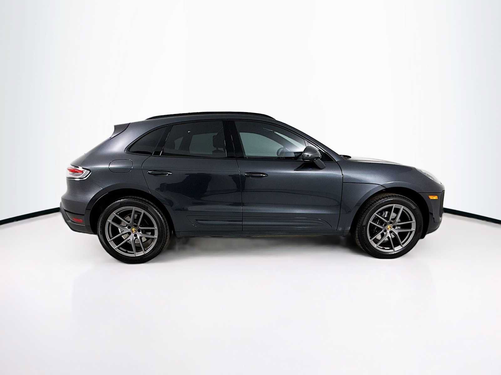 Certified 2025 Porsche Macan AWD/4WD image 8