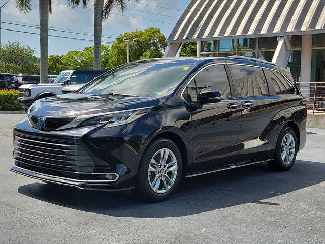 Used 2023 Toyota Sienna Limited FWD image 65