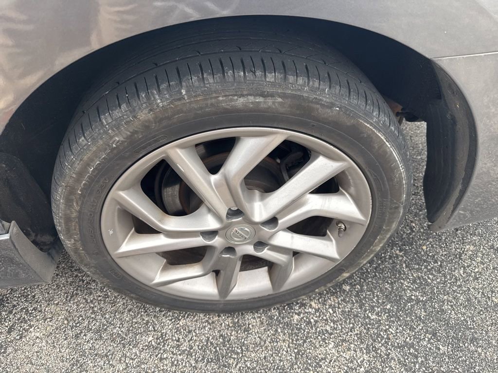 Used 2015 Nissan Sentra SR w/ SR Premium Package FWD image 5