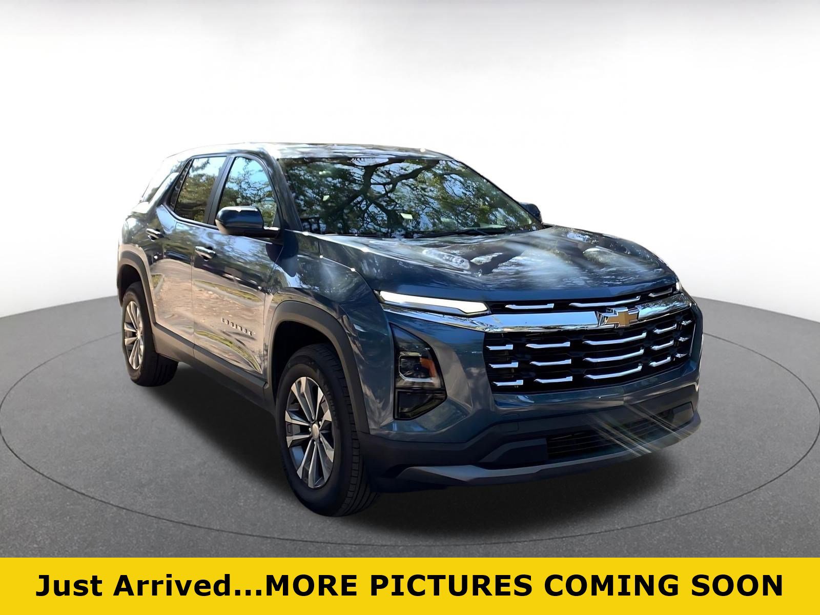Used 2025 Chevrolet Equinox LT image 1