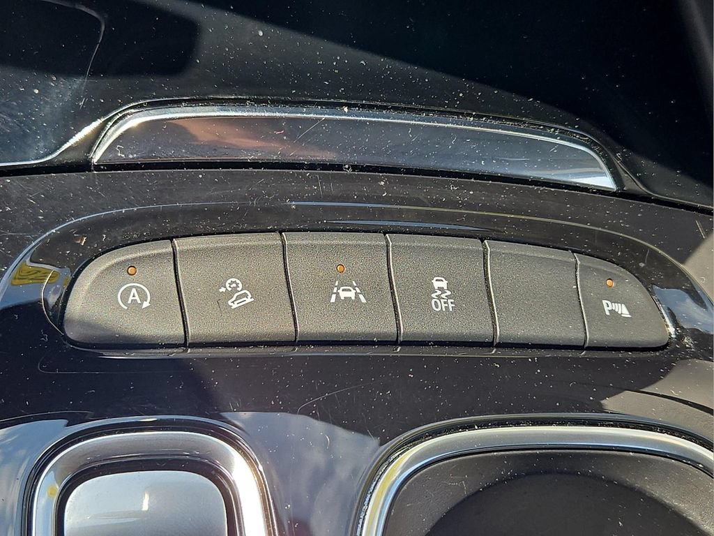 Used 2022 Buick Envision Essence w/ Technology Package I AWD/4WD image 25