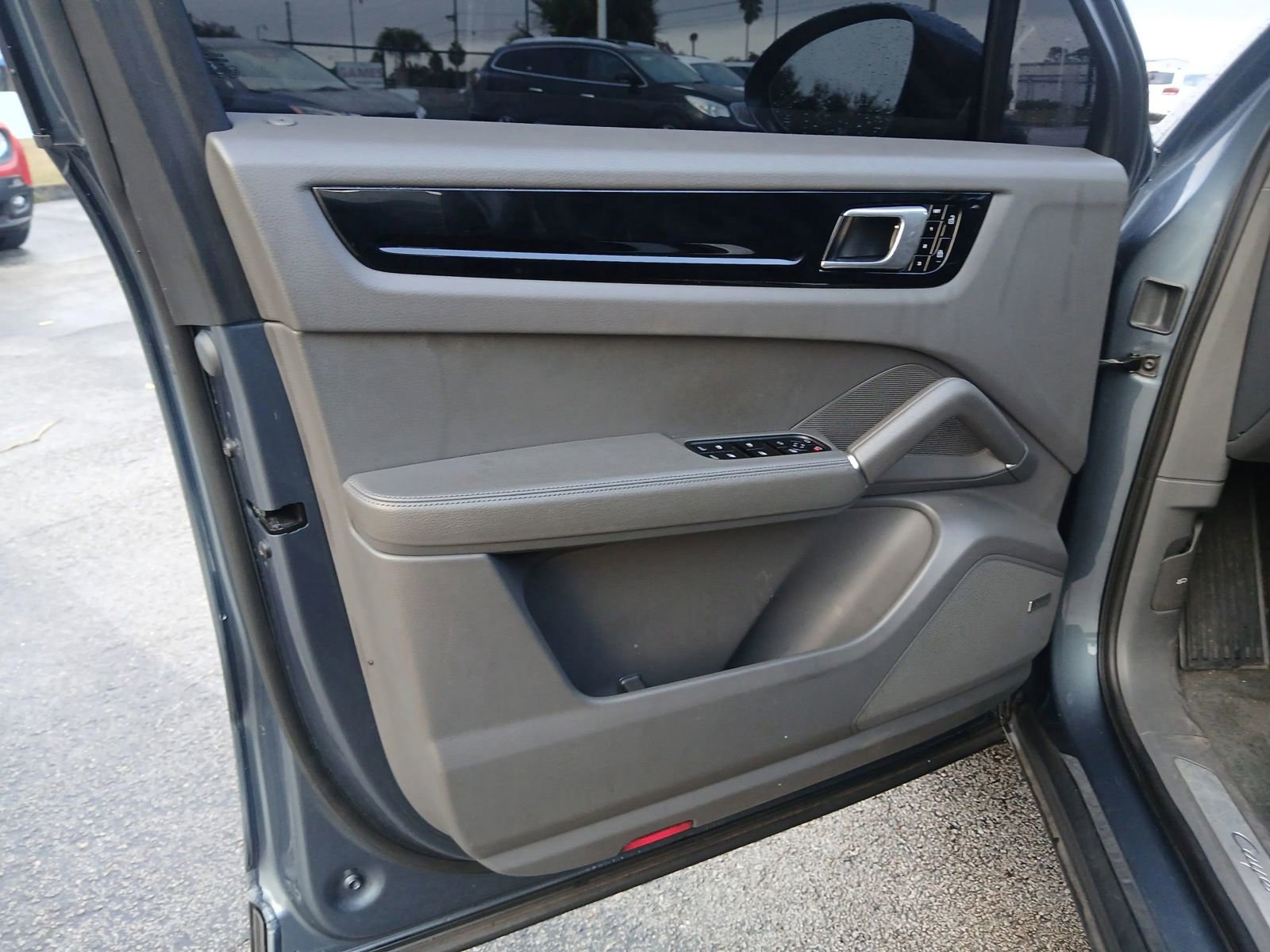 Used 2019 Porsche Cayenne image 11