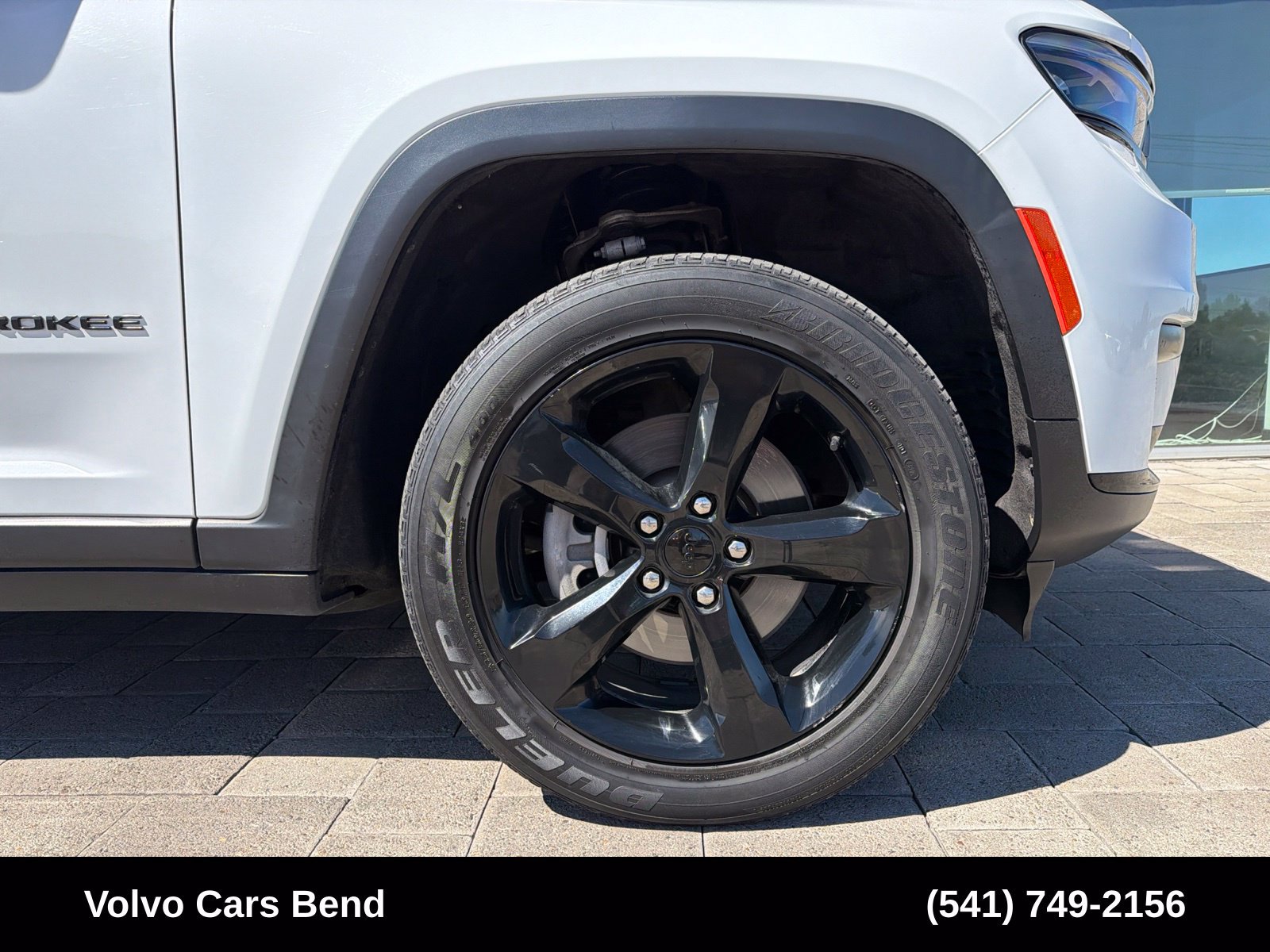 Used 2023 Jeep Grand Cherokee L Laredo AWD/4WD image 8