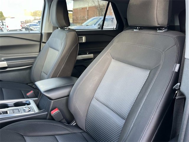Used 2023 Ford Explorer XLT image 30