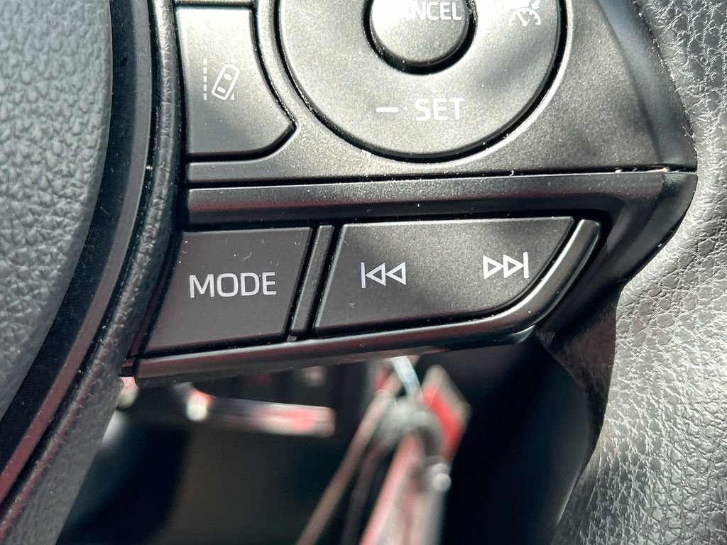 Used 2025 Toyota RAV4 LE AWD/4WD image 16