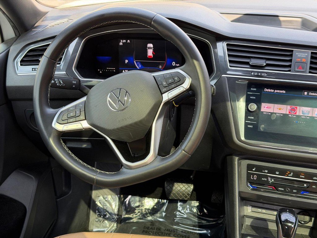 Used 2022 Volkswagen Tiguan SE image 11