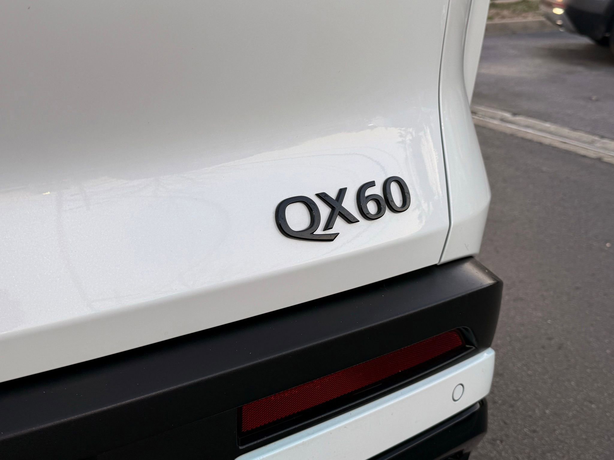 Used 2025 INFINITI QX60 Luxe w/ Black Edition image 10