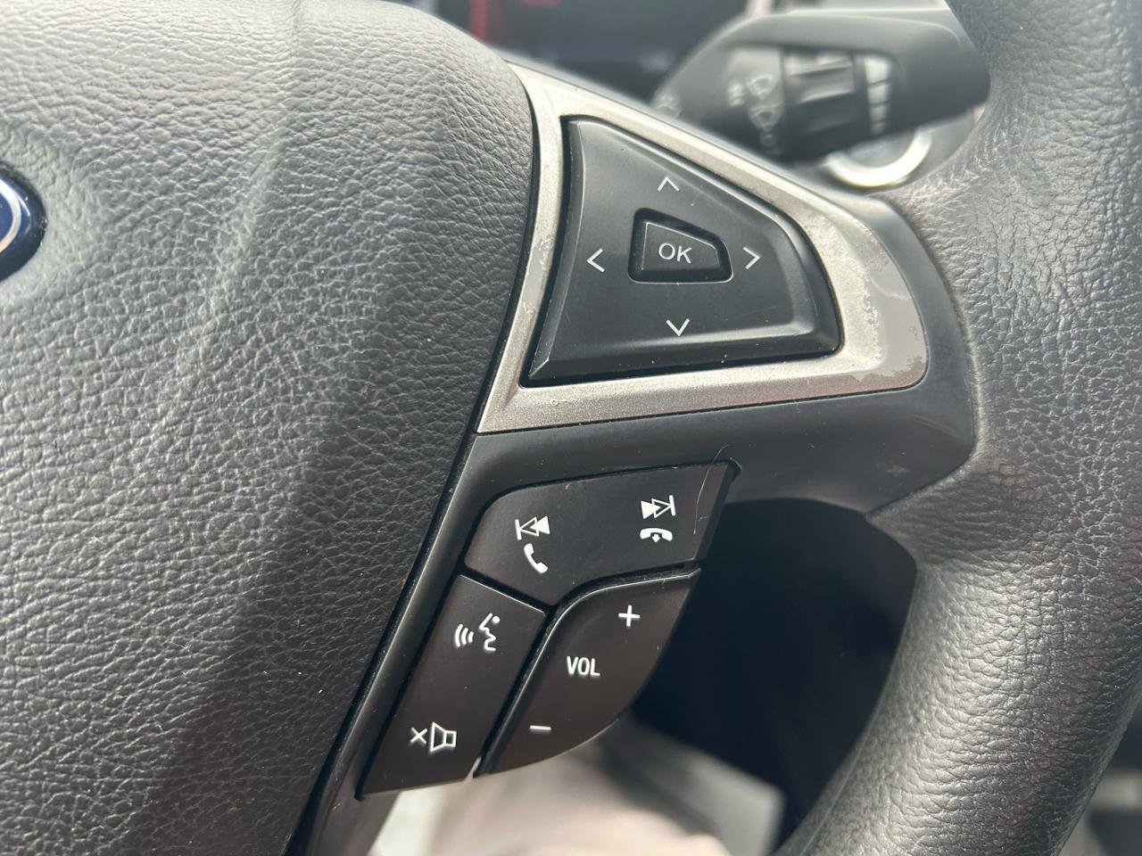 Used 2017 Ford Fusion SE w/ Fusion SE Technology Package FWD image 19