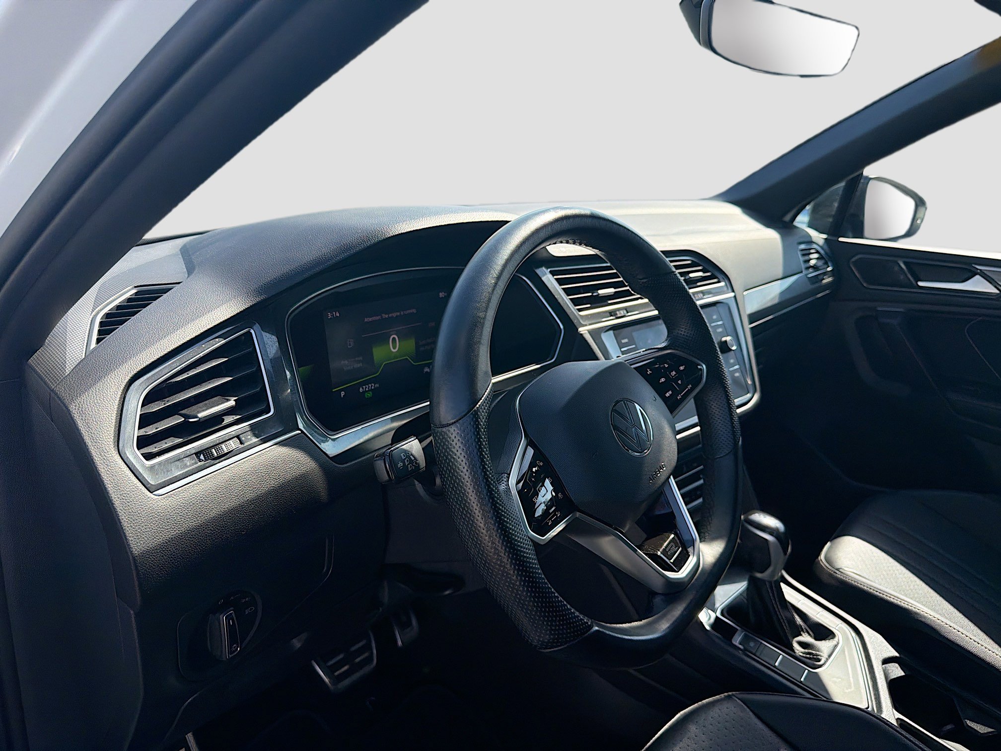 Used 2023 Volkswagen Tiguan SE R-Line image 25