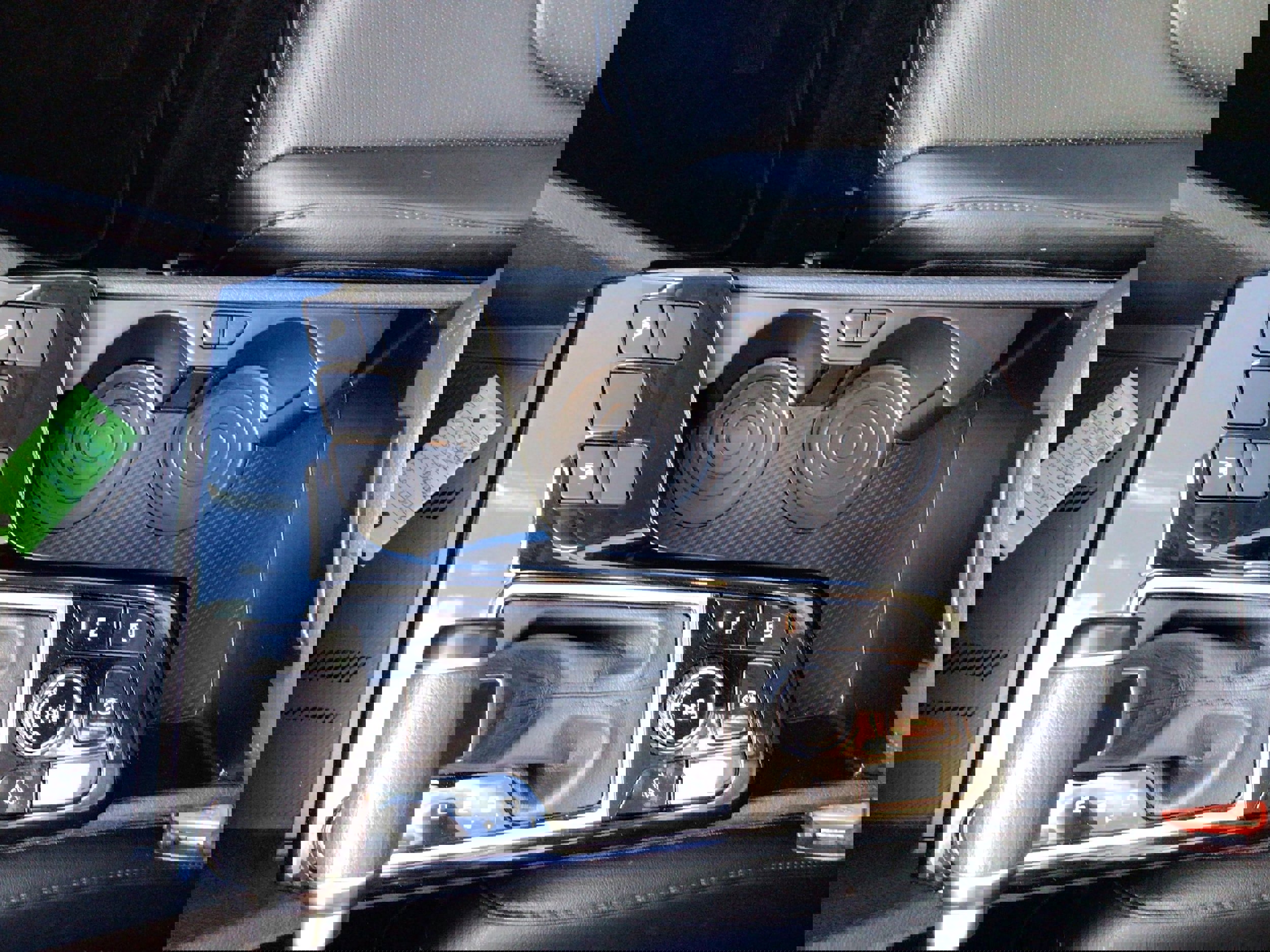 Used 2025 Kia Sportage EX image 19