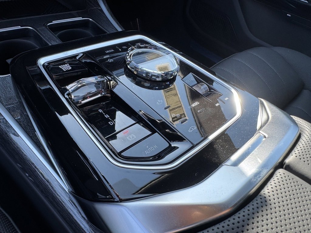 New 2025 BMW 750e xDrive w/ Premium Package image 20