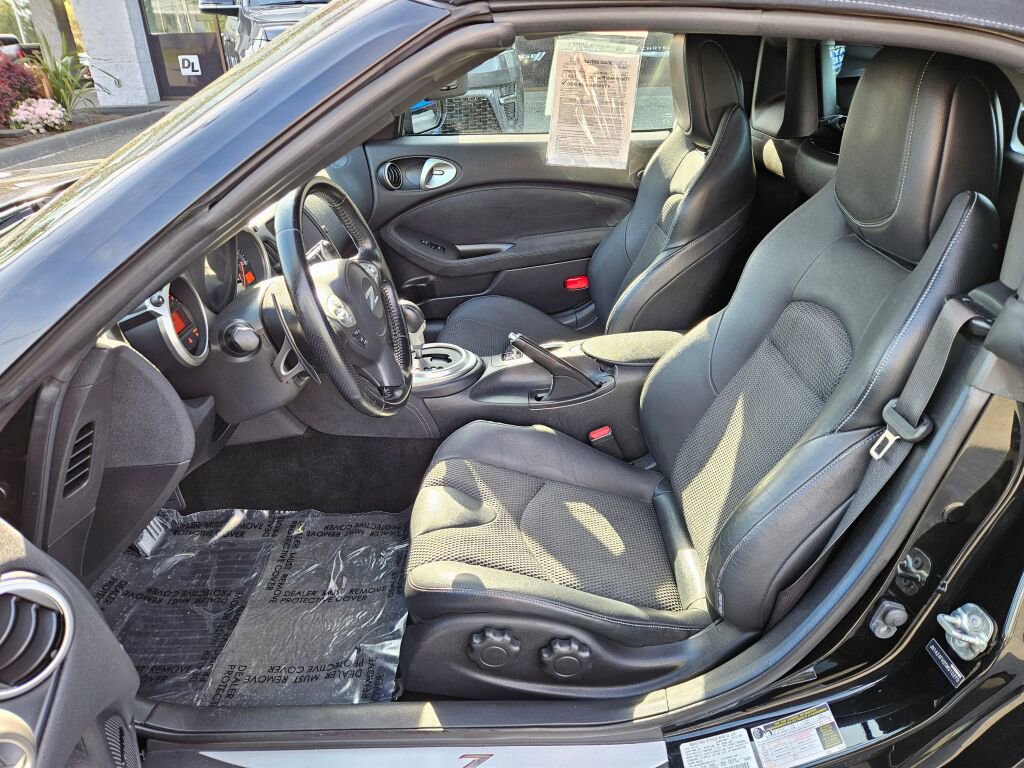 Used 2016 Nissan 370Z Touring RWD image 7