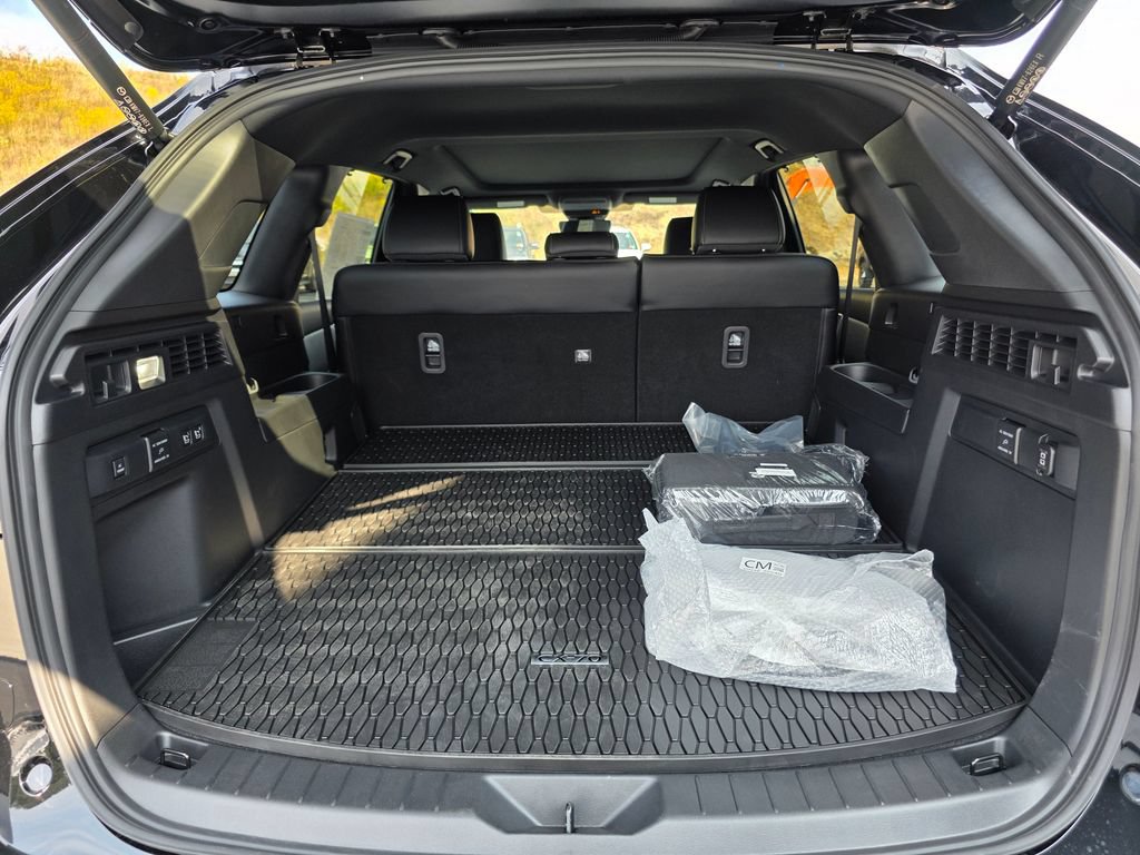 New 2025 MAZDA CX-70 Plug-In Hybrid w/ Premium Plus AWD/4WD image 8