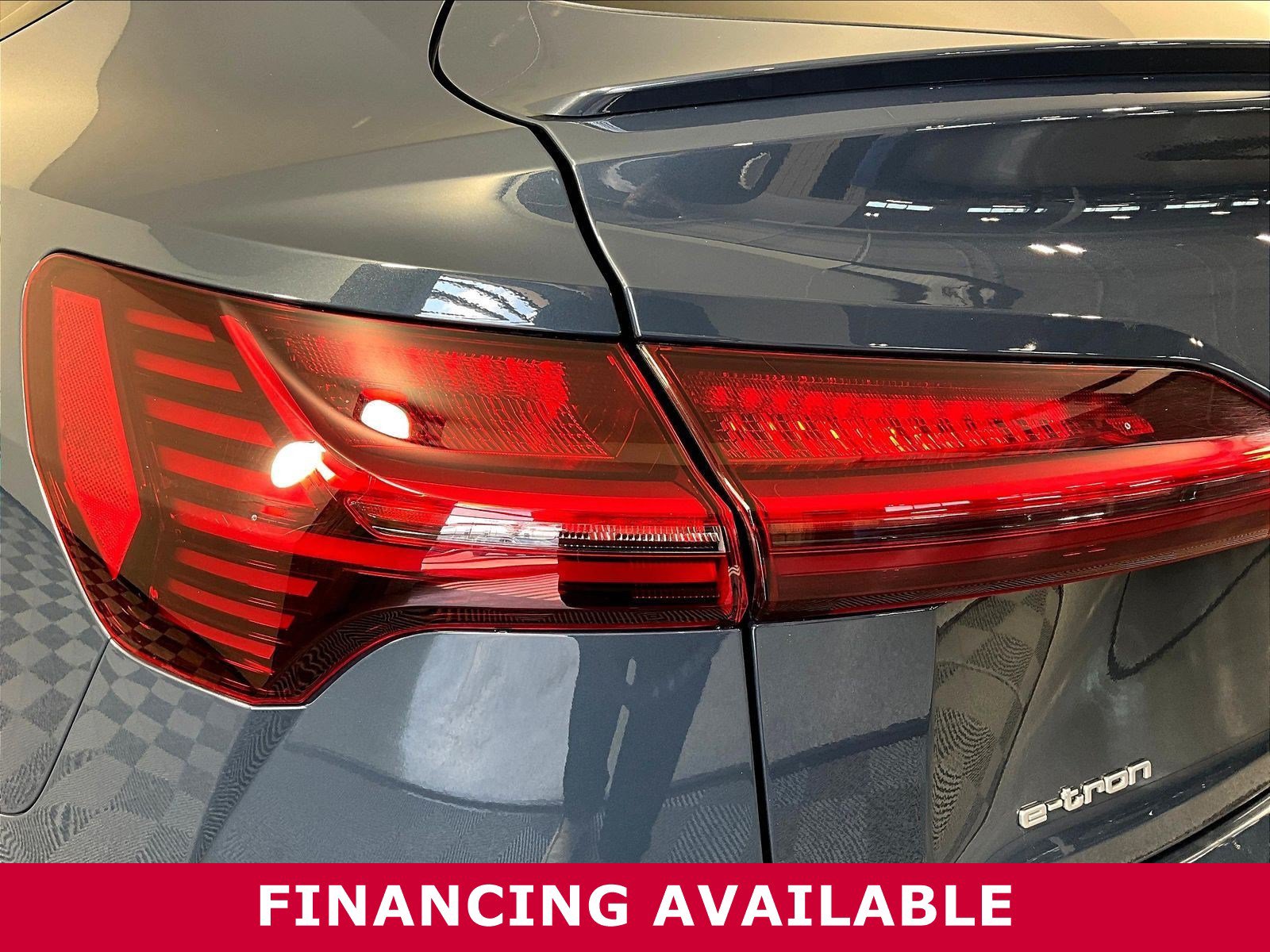 Used 2022 Audi e-tron Premium Plus w/ Premium Plus Package AWD/4WD image 22