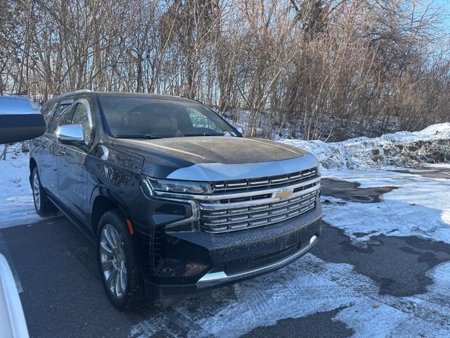 Used 2023 Chevrolet Suburban Premier image 5
