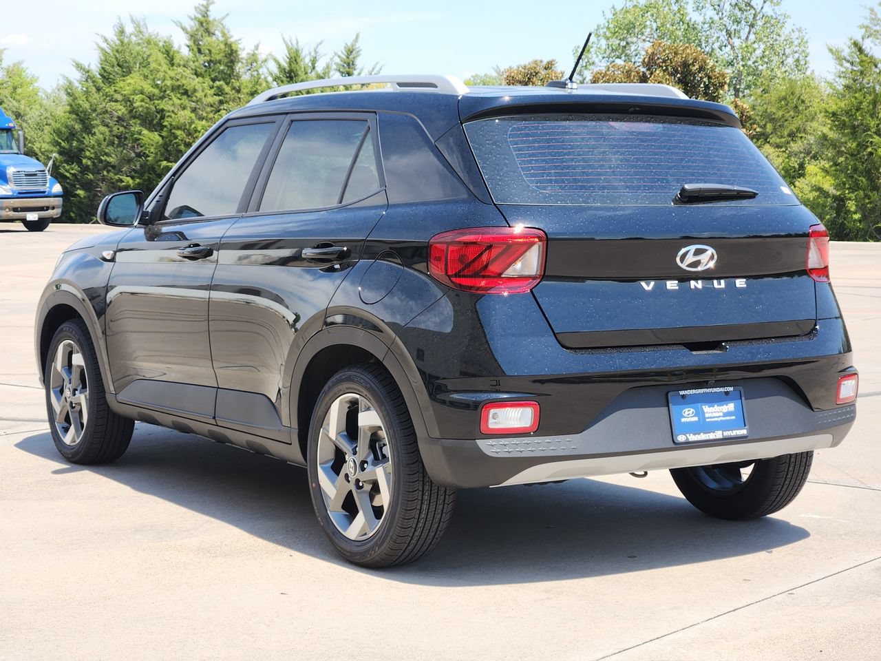 New 2026 Hyundai Venue SEL FWD image 3