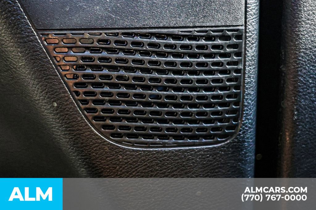 Used 2023 Chrysler Pacifica Touring-L image 57