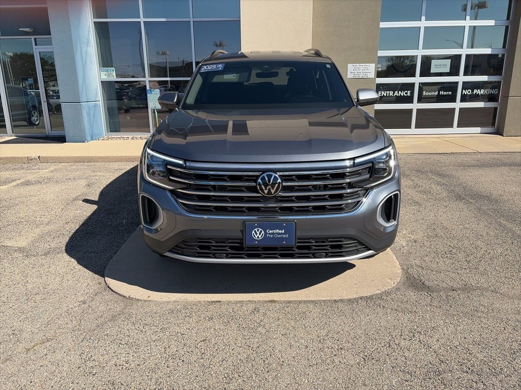 Certified 2025 Volkswagen Atlas SE image 3