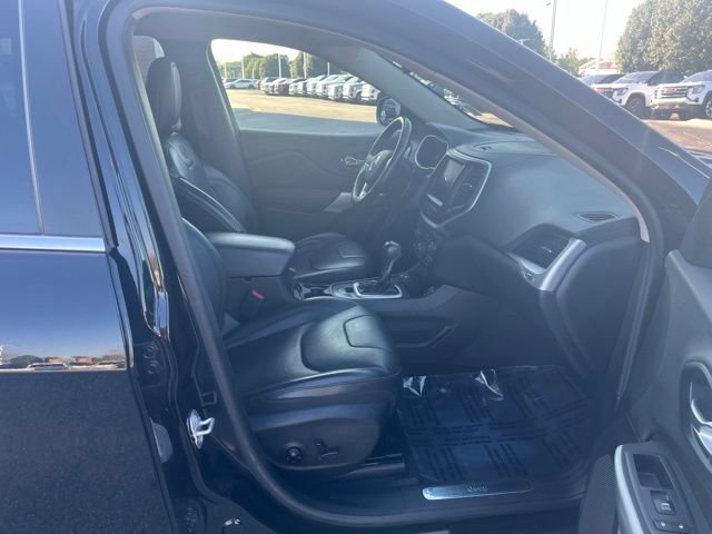 Used 2018 Jeep Cherokee Overland AWD/4WD image 42