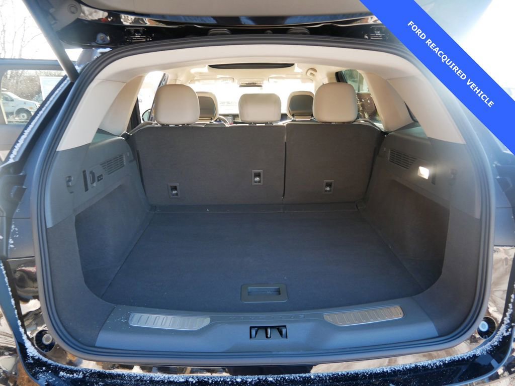 Used 2025 Lincoln Nautilus Reserve image 10