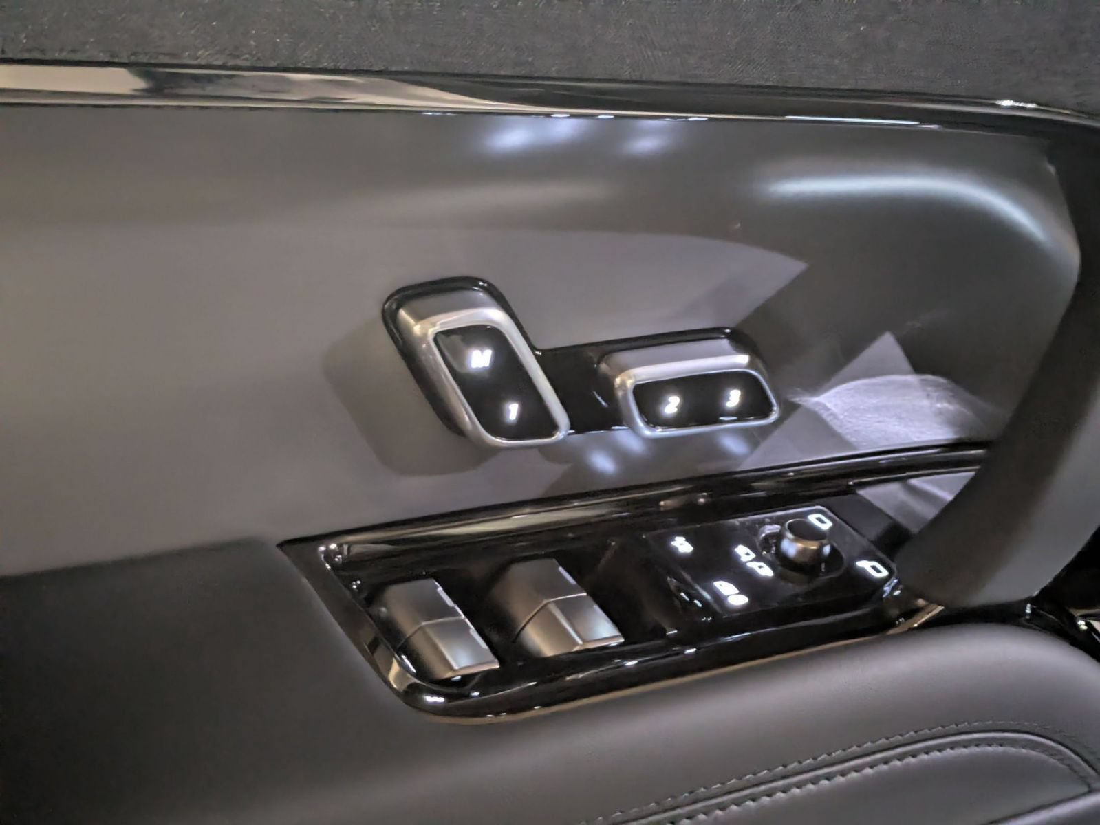 New 2026 Land Rover Range Rover Sport SE AWD/4WD image 23