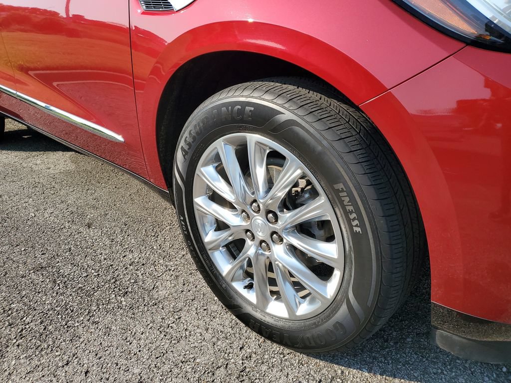 Used 2020 Buick Enclave Essence w/ Sound and Sites Package FWD image 3
