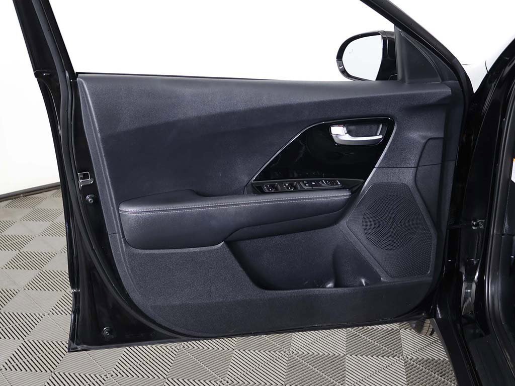 Used 2020 Kia Niro Touring image 24