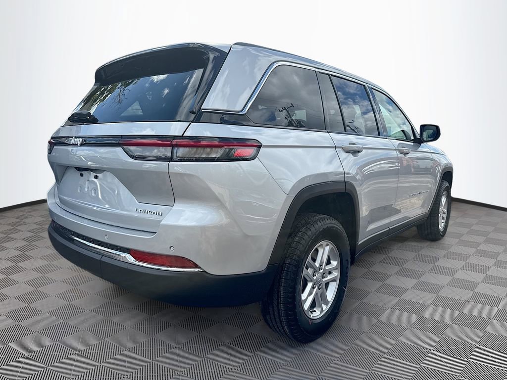 New 2025 Jeep Grand Cherokee Laredo w/ Luxury Tech Group I RWD image 7