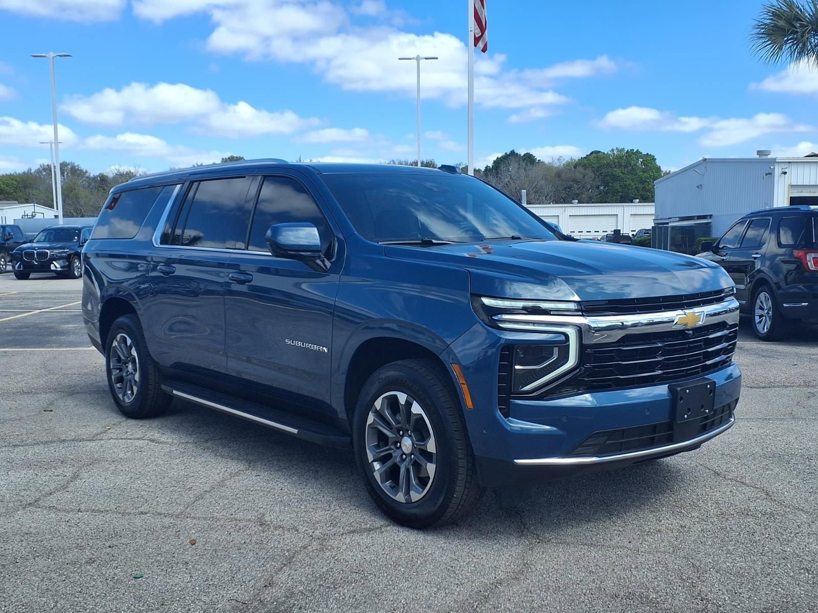 Used 2025 Chevrolet Suburban LS image 20