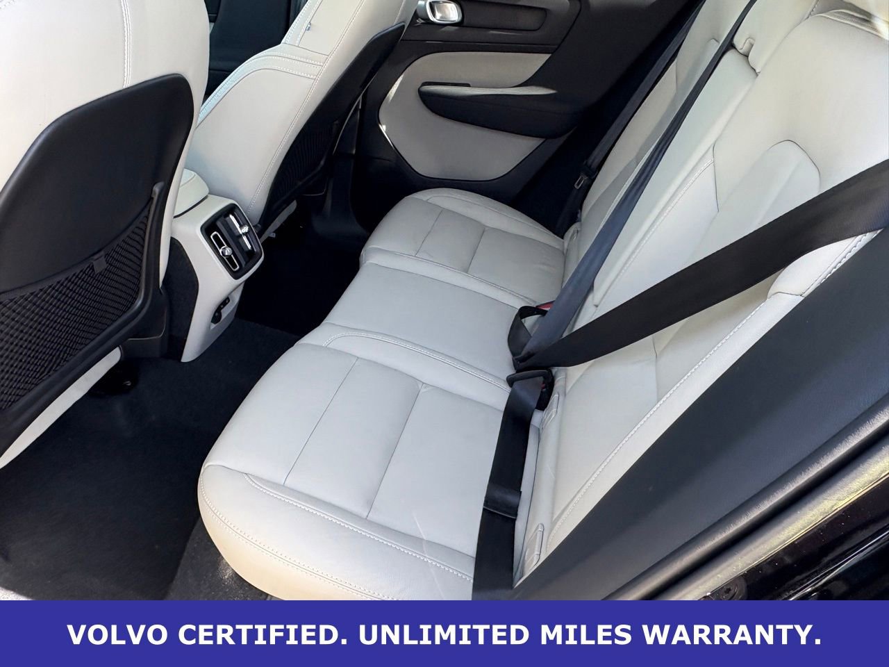 Certified 2024 Volvo XC40 B5 Ultimate w/ Protection Package Premier image 30