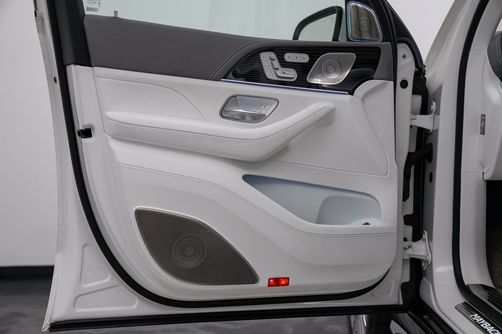 Used 2024 Mercedes-Benz Maybach GLS 600 4MATIC image 29