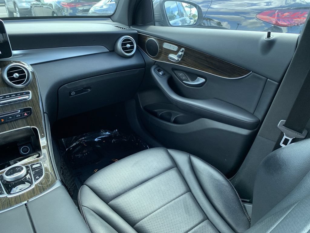 Certified 2017 Mercedes-Benz GLC 300 image 4