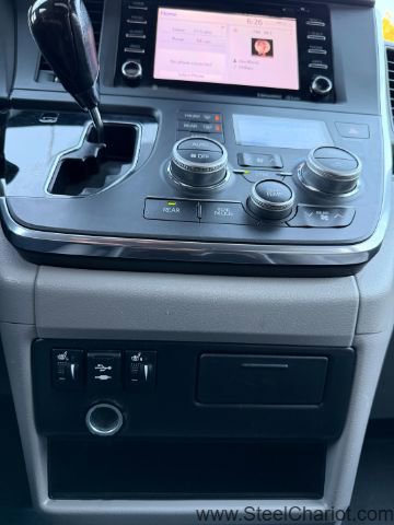 Used 2018 Toyota Sienna XLE image 24