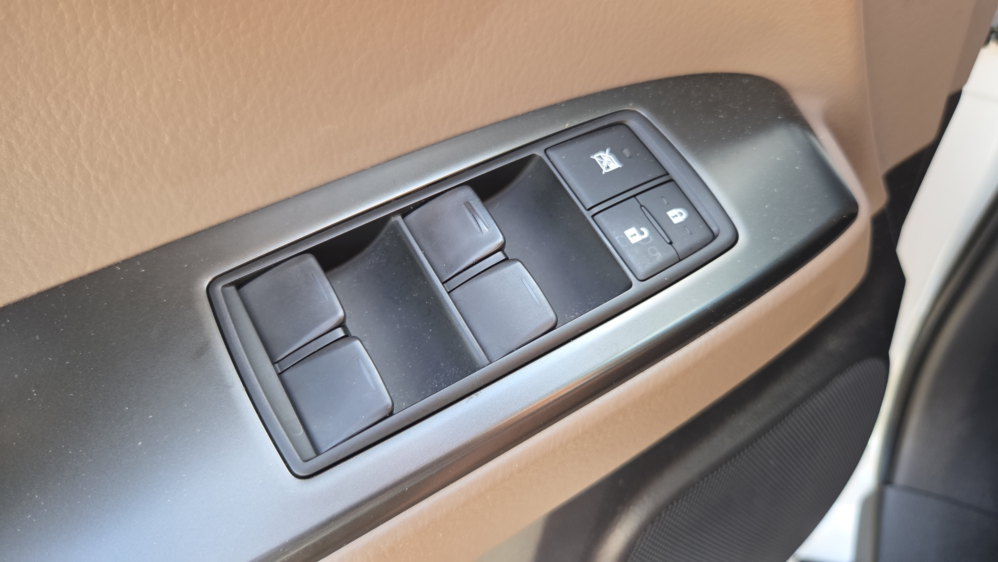 Used 2023 Lexus GX 460 Luxury w/ Accessory Package AWD/4WD image 30