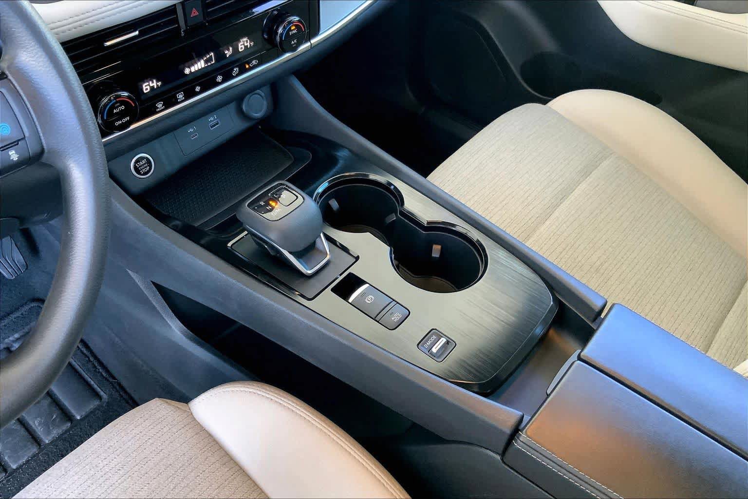 Used 2022 Nissan Rogue SV FWD image 17