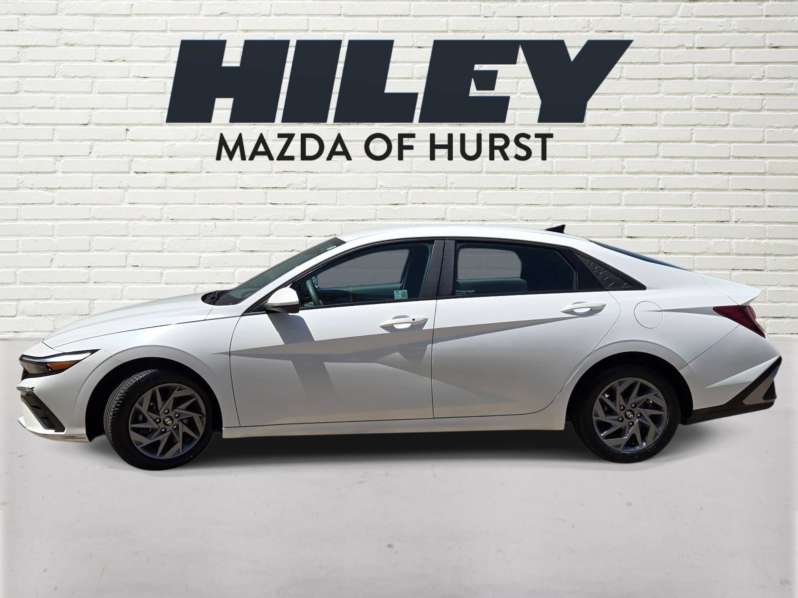 Used 2024 Hyundai Elantra SEL FWD image 4