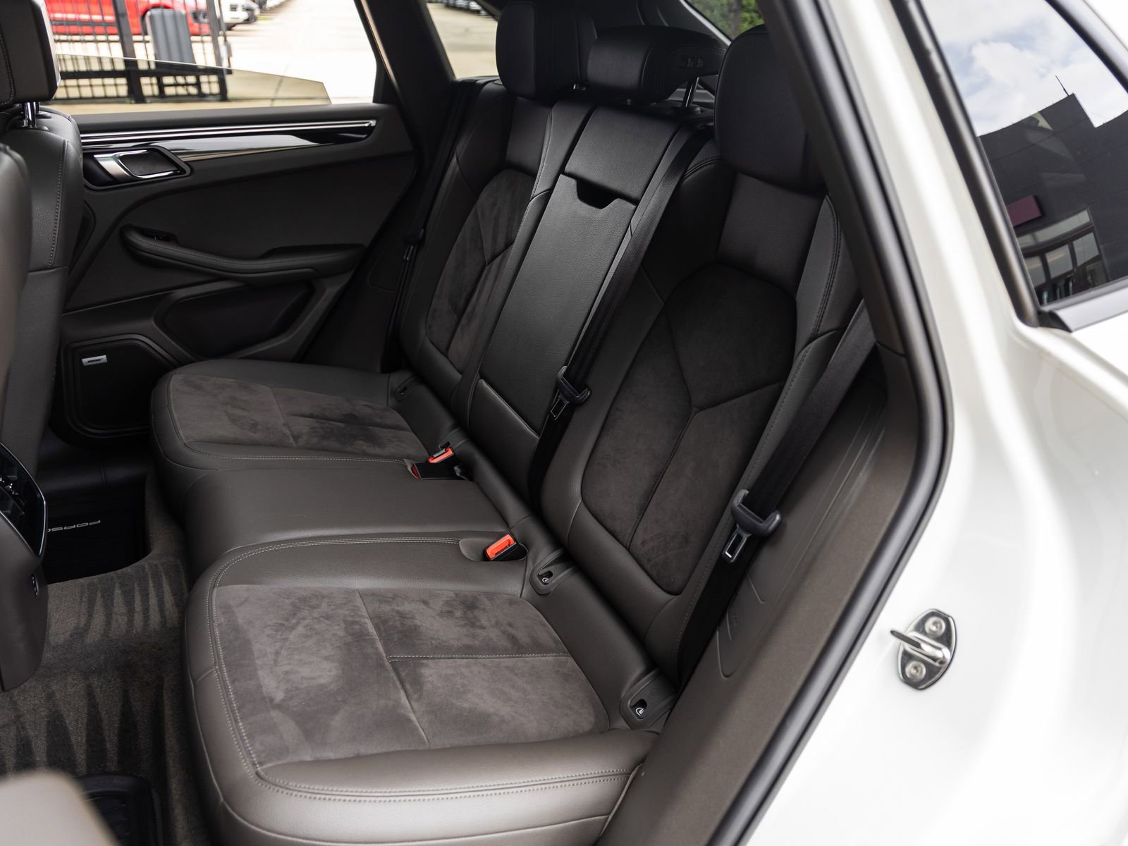 Certified 2021 Porsche Macan AWD/4WD image 35