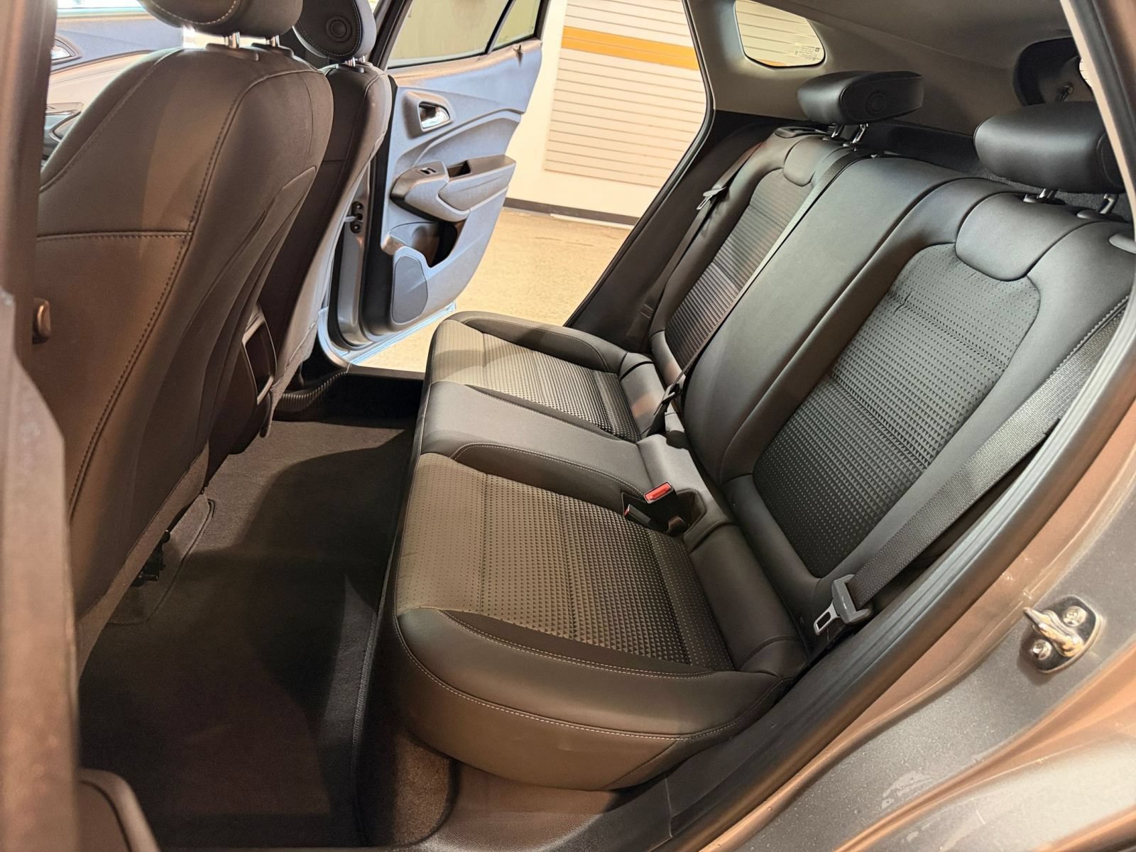 Used 2026 Chevrolet Trax LT FWD image 37
