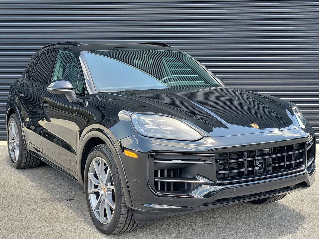 Certified 2025 Porsche Cayenne image 9