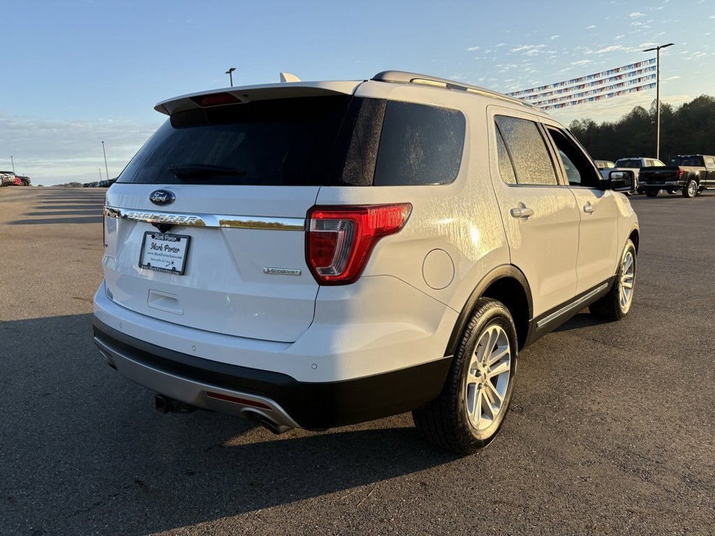 Used 2017 Ford Explorer XLT w/ Equipment Group 202A FWD image 5