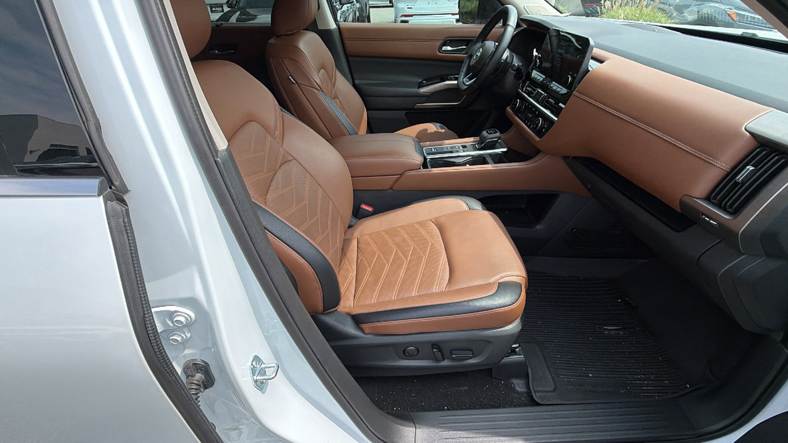 Used 2025 Nissan Pathfinder Platinum w/ Cargo Package FWD image 19
