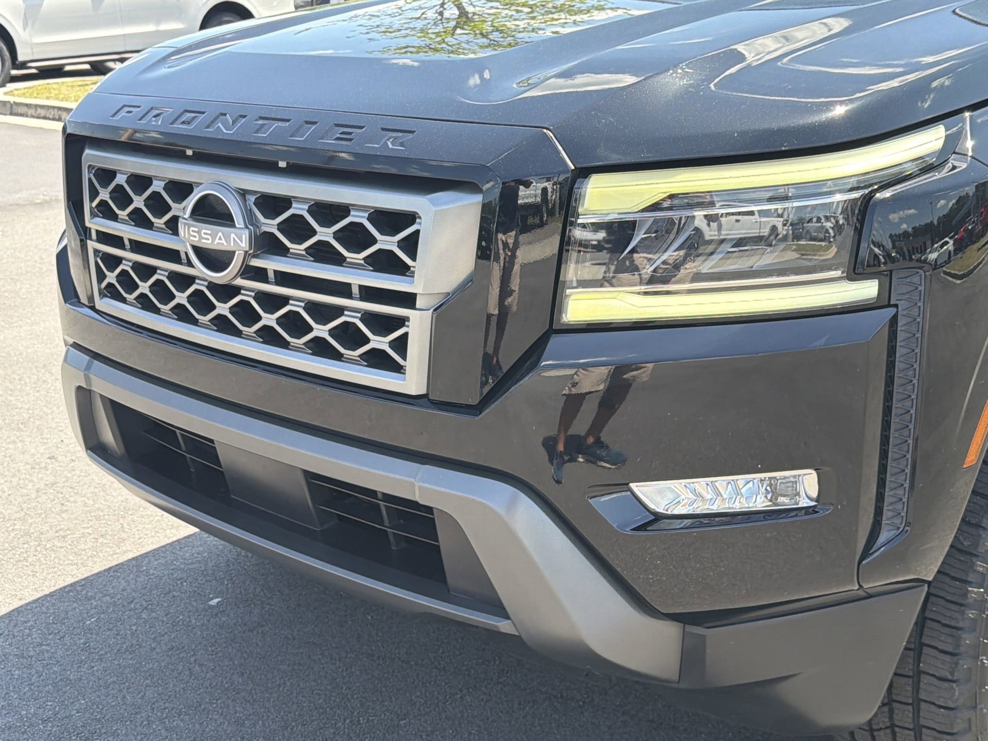 Used 2022 Nissan Frontier SV w/ SV Premium Package image 32