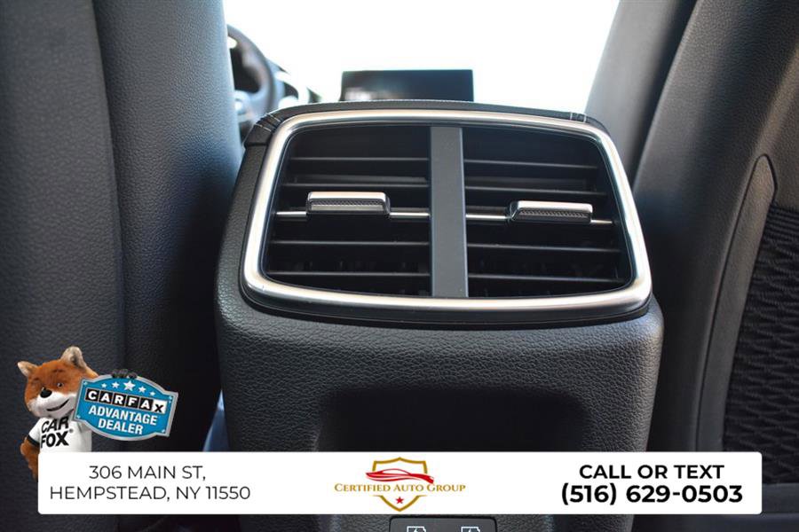 Used 2025 Genesis G70 2.5T image 30