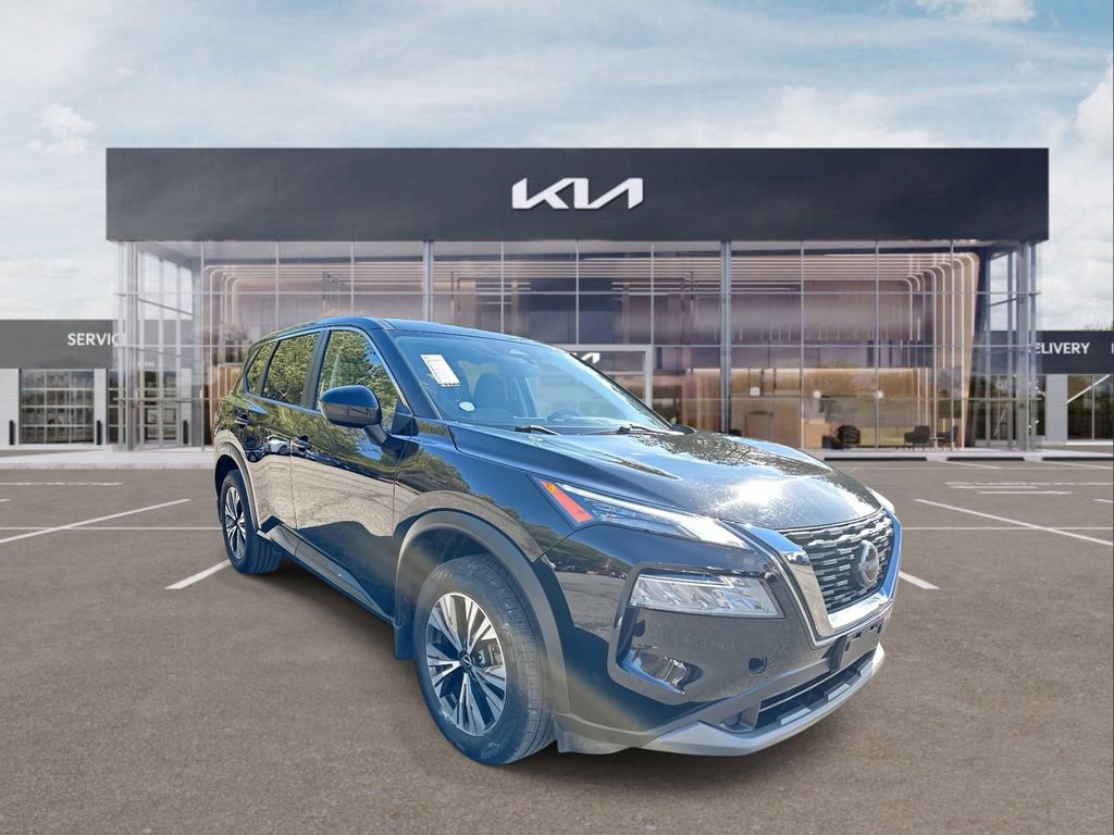 Used 2023 Nissan Rogue SV image 2