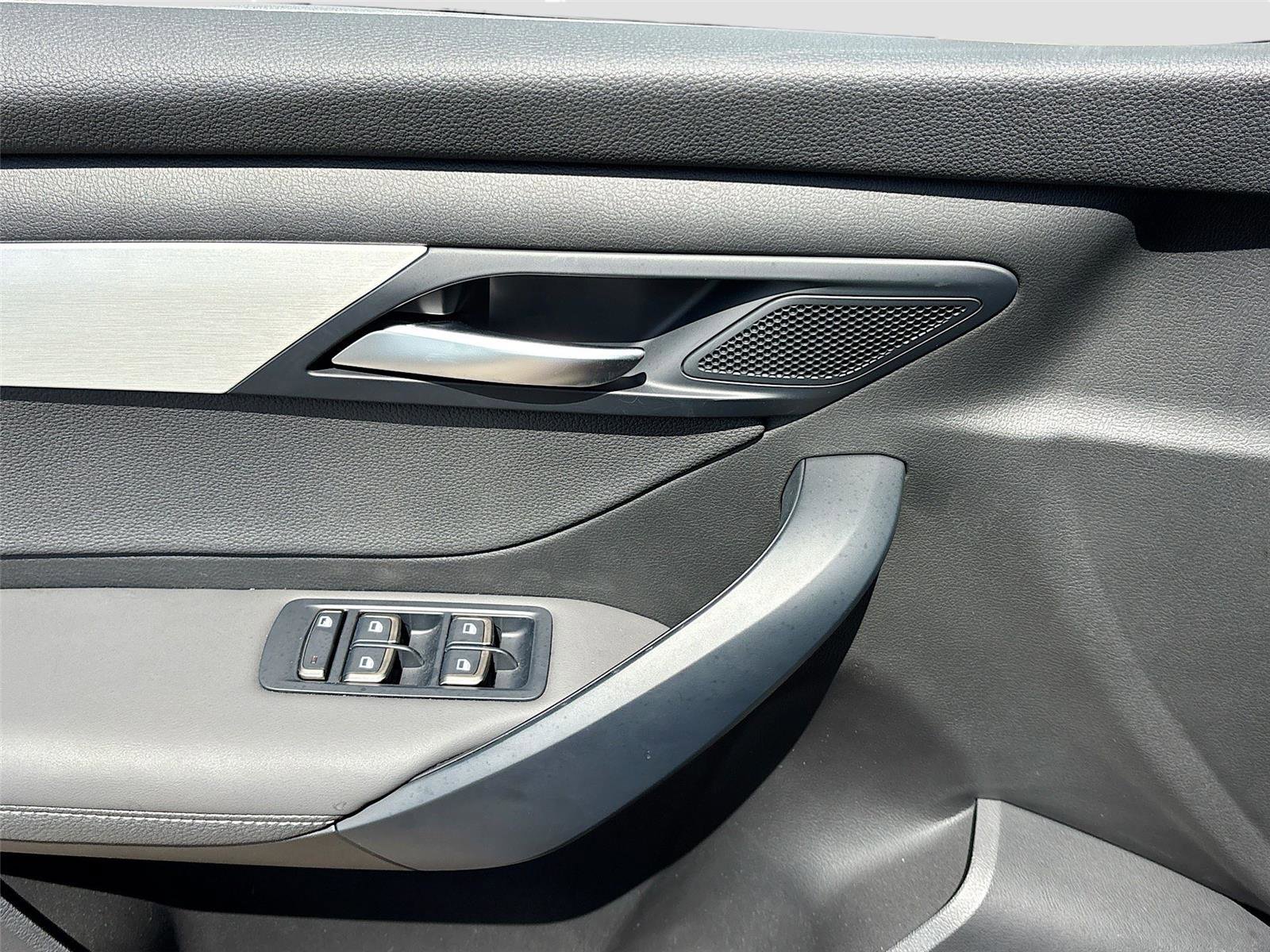 New 2025 VinFast VF 8 Plus AWD/4WD image 17