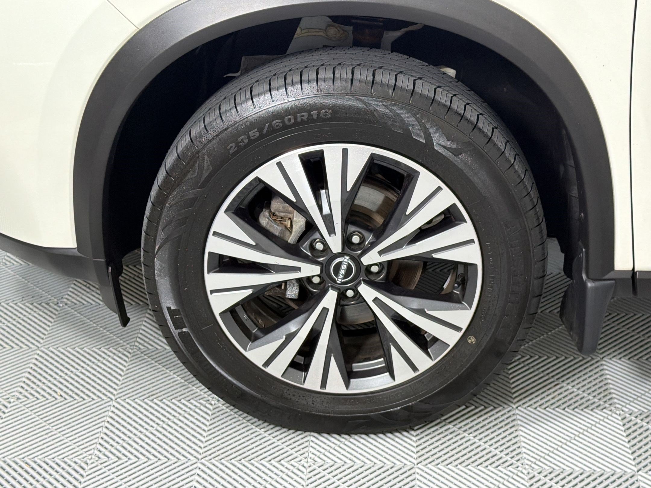 Used 2023 Nissan Rogue SV AWD/4WD image 12
