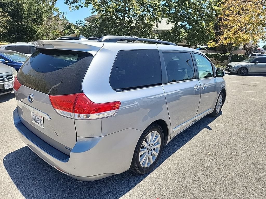 Used 2012 Toyota Sienna Limited w/ Premium Pkg FWD image 5