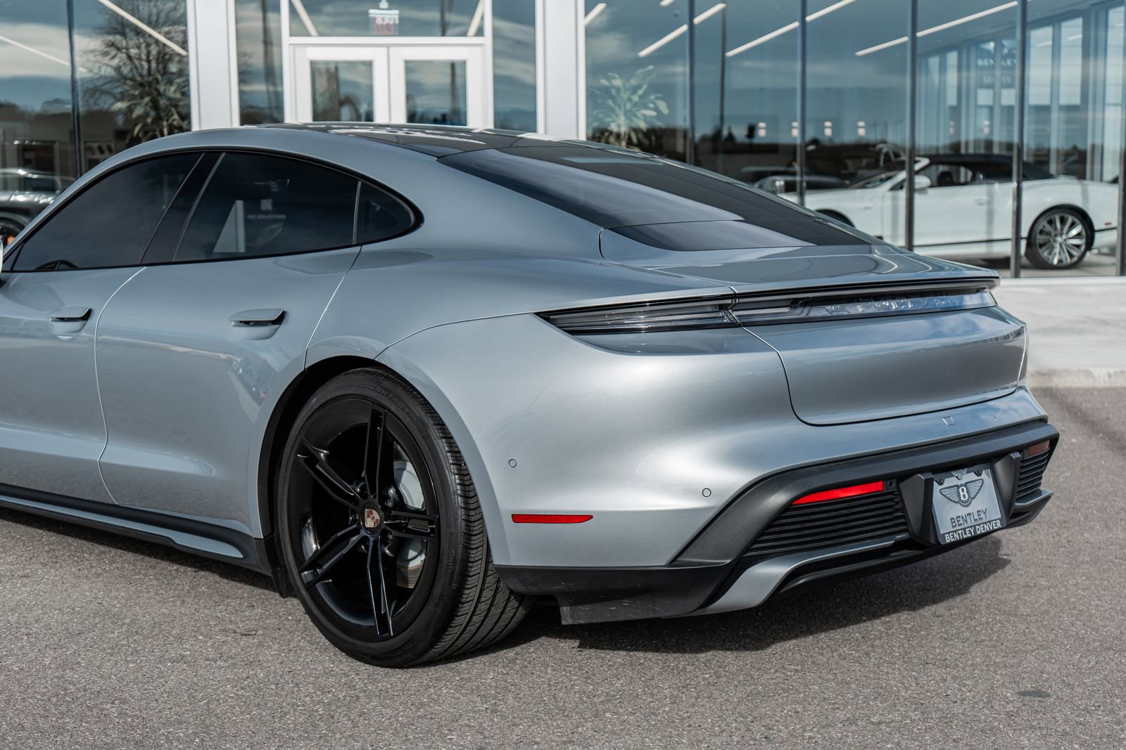 Used 2025 Porsche Taycan image 9